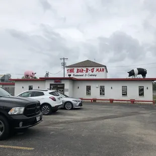 ows cars parked outside