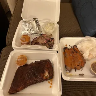 ows a variety of food items