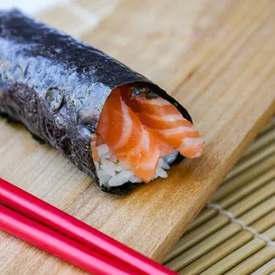 Salmon Hand Roll