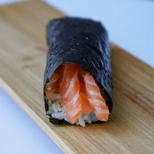 Salmon Hand Roll