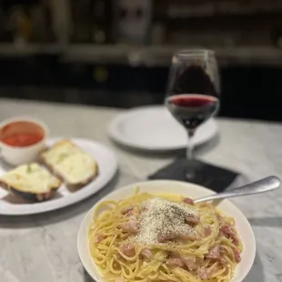 Spaghetti Carbonara and Garlic Bread