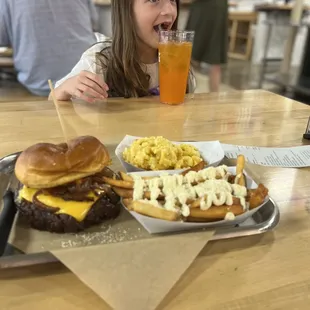 Madrid burger, Truffle Fries,  Mac n cheese