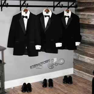 Groom quarters include a flat screen TV, a seating area, game table, small refrigerator, coffee maker, and separate entrance.