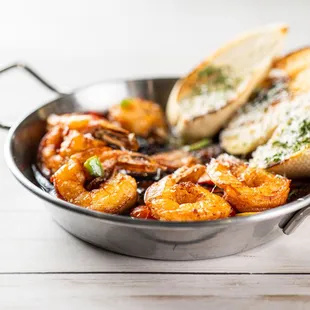 Gambas &amp; Garlic Bread