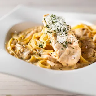 Pollo Cream Chicken Cream Pasta / 닭안심 크림 파스타