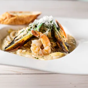 Pescatore Cream Seafood Cream Pasta / 해산물 크림 파스타