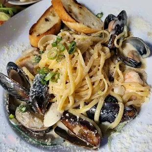 Spicy Seafood Pasta
