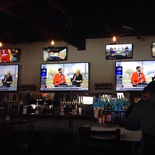 Great bar with lots of TVs. Great place to catch a game.