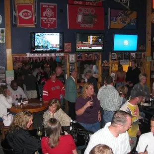 Busy crowd on an early weekend night. That's Nick(older guy with green jacket), he made the pizza recipe before most were born.