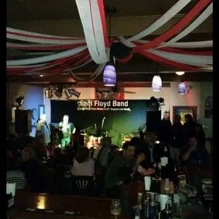 Sam Floyd Band getting ready to start