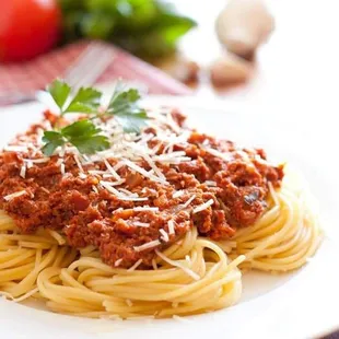 a plate of spaghetti and meat sauce