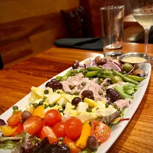 Mixed greens Niçoise salad