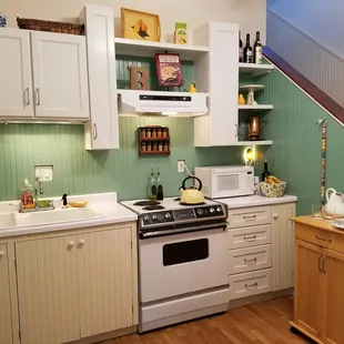 A picture says a thousand words.  There's a refrigerator too.