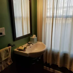 Private sink and a ceiling fan.  AC throughout the Inn for hot and cold nights.
