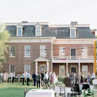 Outdoor cocktail hour