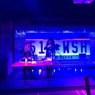 Basement bar: blingo