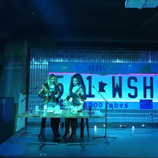 Basement bar: blingo