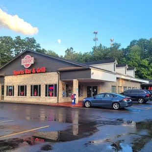 the outside of a restaurant