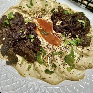 Hummus with beef shawerma