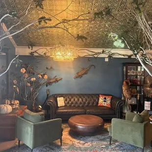 Seasonal lounge areas. First come first serve.