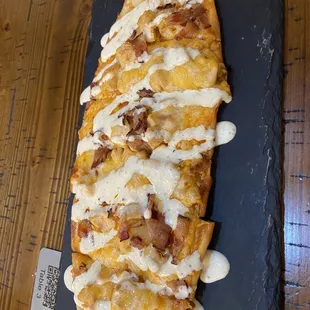 Buffalo chicken flatbread