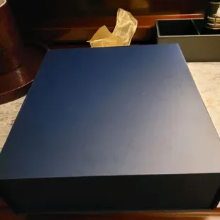 It came with a nice box and bow ( I know guys don't take pics of gifts so I didn't get the pic with the bow on)