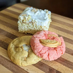 Tres Leches, Butterscotch Cookie, Strawberry Oreo Cookie | Instagram: @telephonesmoothie