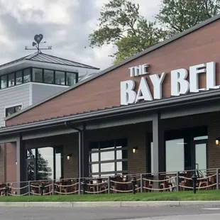 Beautiful views of Lake Erie! Outdoor seating in warmer months!