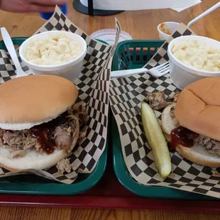 Pulled park sandwiches &amp; Mac-n-cheese