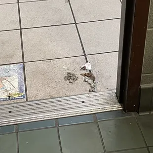 Entrance to women&apos;s room