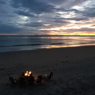 Fire pit at sunset   theBeachcomberCafe.com