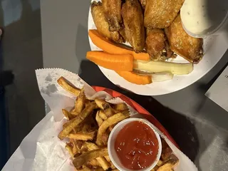 Belles' Sports Bar & Grill