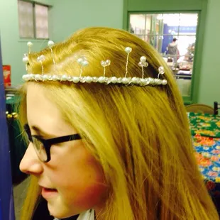 Come make your own personal tiera  for special occasions like prom, weddings or birthday fun!
