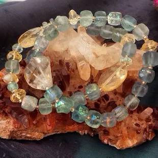 Fasceted fluorite ab with citrine and rudulated Quartz elastic bracelets.