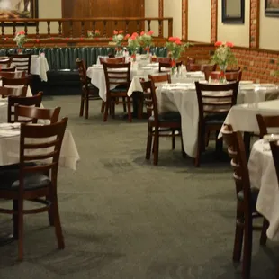 one more pic of  the tables in the main dining area