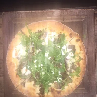 FORAGED AND FARMED MUSHROOM CAULIFLOWER CRUST PIZZA