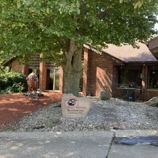 The beef house building