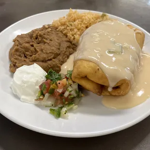 a plate of mexican food