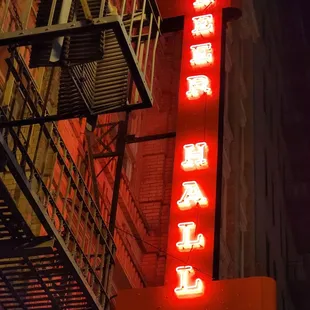 So nice to have a great, casual spot for a beer that isn't a dive or just... scary, in this neighborhood.