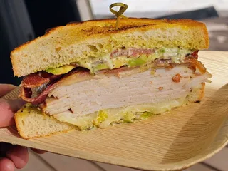 Retro’s Subs & Brews