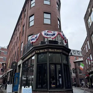 Oldest continuously open tavern in Boston