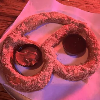 Dessert Churro Pretzel
