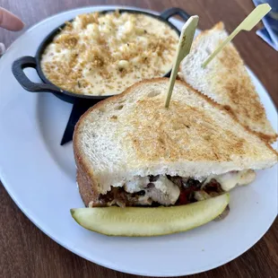 Steak Melt with macaroni &amp; cheese side