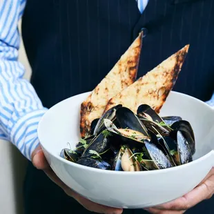 HOPE RANCH COUNTY MUSSELS with White Wine, Parsley and Chili Flakes