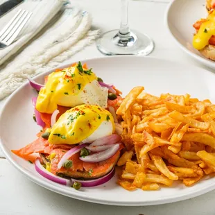 The Santa Barbara Benedict: Split English muffin topped with wild caught Alaskan smoked salmon, capers, red onion, and hollandaise sauce.