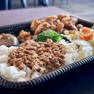 Popcorn chicken bento box