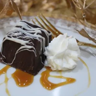 Our Famous Fudge Cakes are perfect for Wedding Receptions, Holiday Parties, Wine Tastings and all occasions.