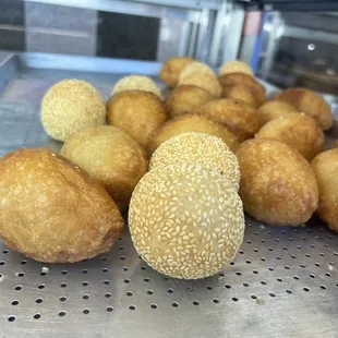 Sesame Balls and other glutinous rice balls with meat filling
