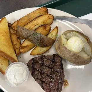8 oz sirloin, two potato choices and Texas toast!