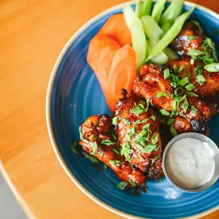 food, chicken wings and fried chicken